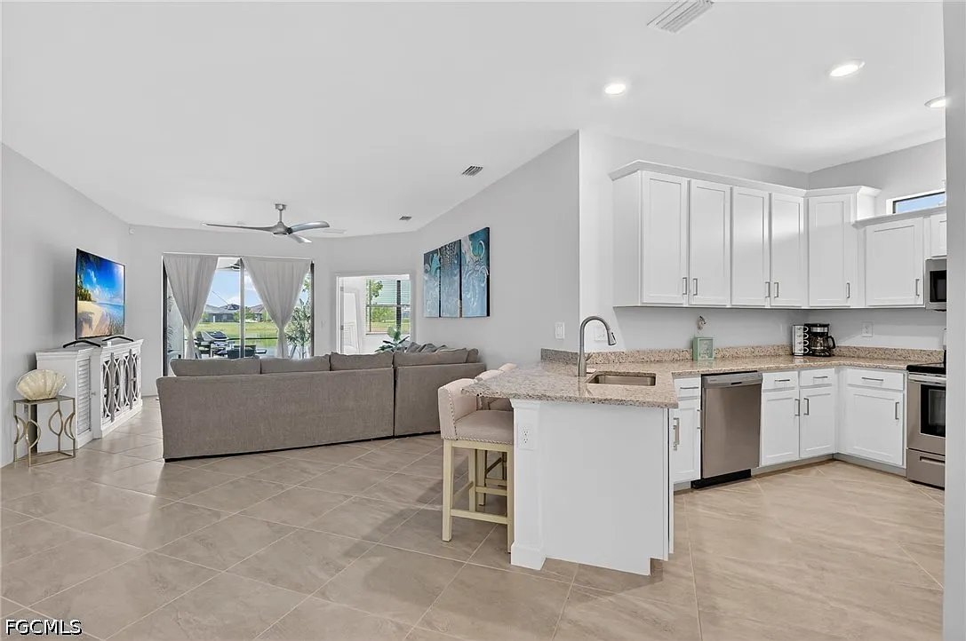 2 bed, 2.0 bath, 1564 sqft, $2,800 — Photo 3