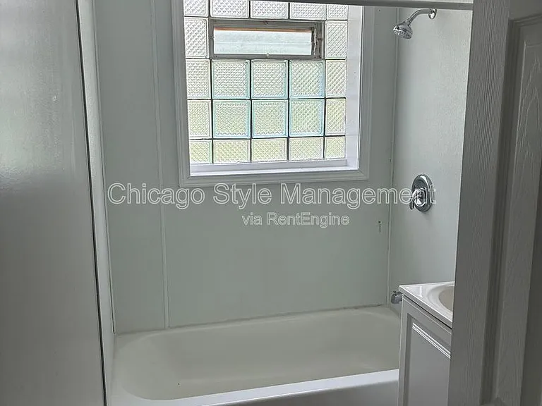 9713 S Oglesby Ave — Photo 5