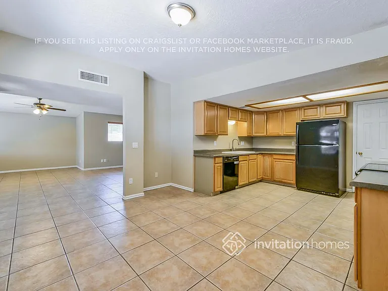 705 N Pine St — Photo 5