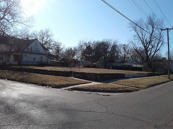3rd image of 736 N Park Ave