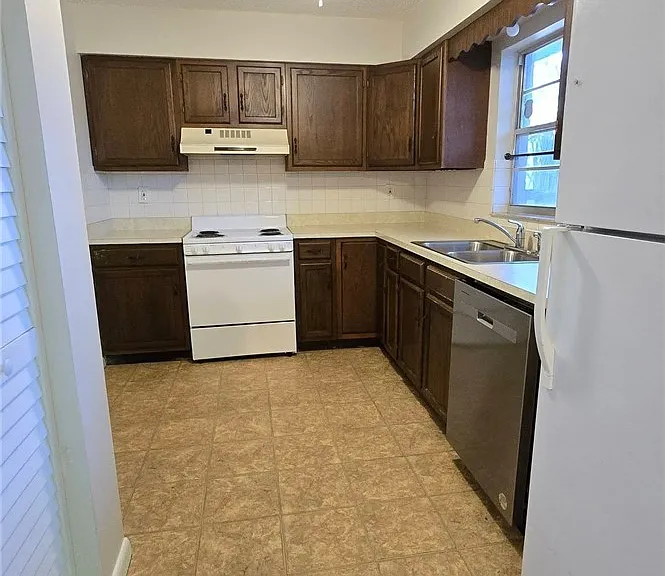 757 Memorial Dr — Photo 4