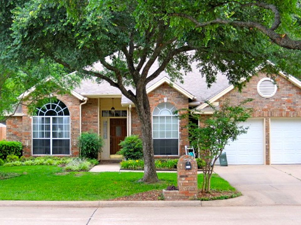 1st image of 2204 Branchwood Dr