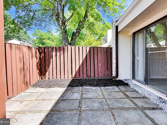 3rd image of 2225 Southgate Sq