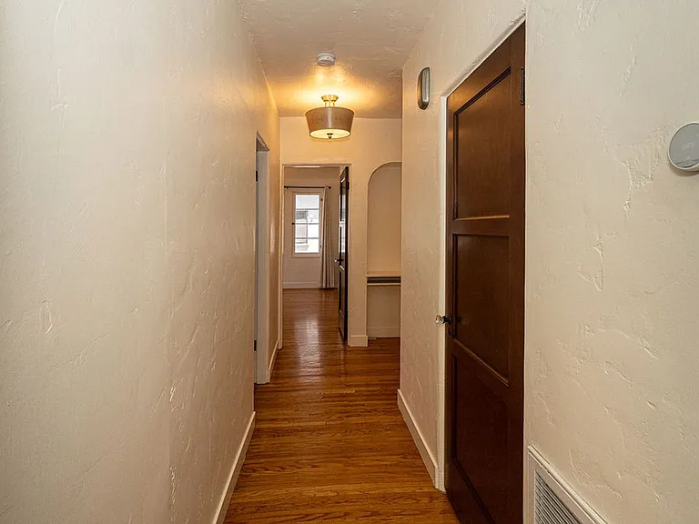 1221 S Sycamore Ave — Photo 30