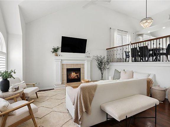 5th image of 101 NE Misty Meadow Ln