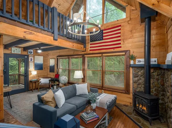 121 Farmstead Rd, Ellijay, GA 30540