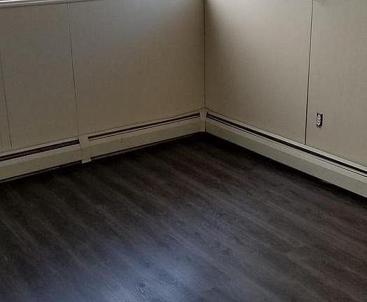 5th image of 412 Pinewood Dr