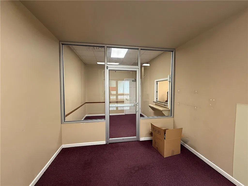 Studio, 2200 sqft — Photo 3