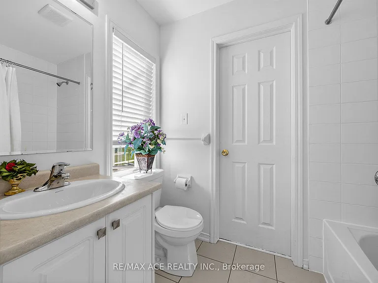 35 Turnerbury Ave — Photo 15
