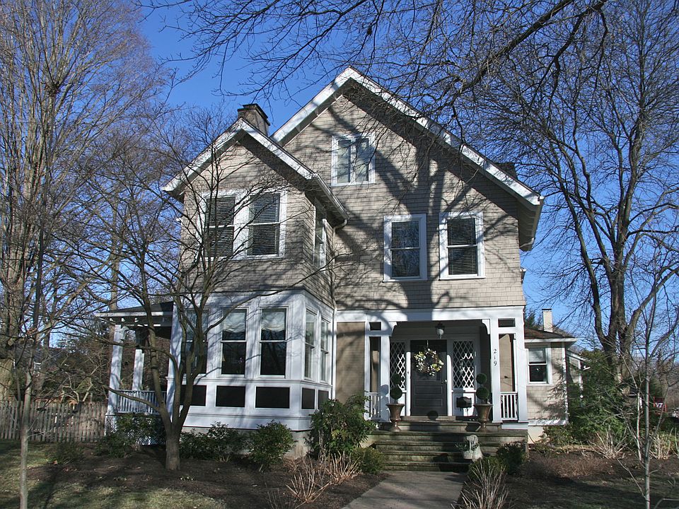 Come on in to 219 Quaker Rd