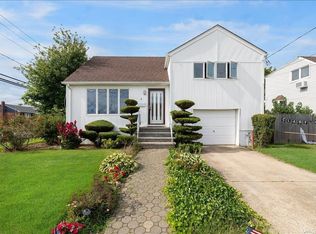 4 Martha St, Freeport, NY 11520