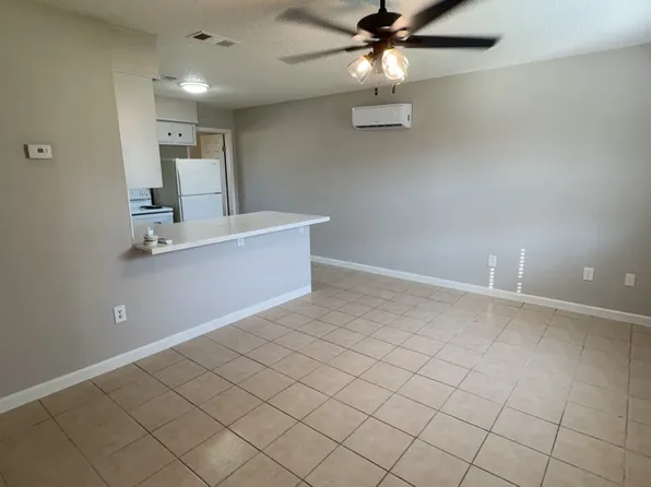 1604 Meadowview Dr #4, Pt Lavaca, TX 77979