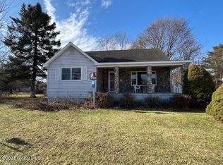 20 Guideboard Rd, Waterford, NY 12188