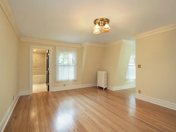 63 Crescent Dr, Glencoe, IL 60022