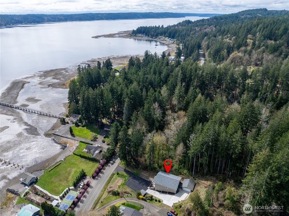 4090 NE North Shore Road, Belfair, WA 98528