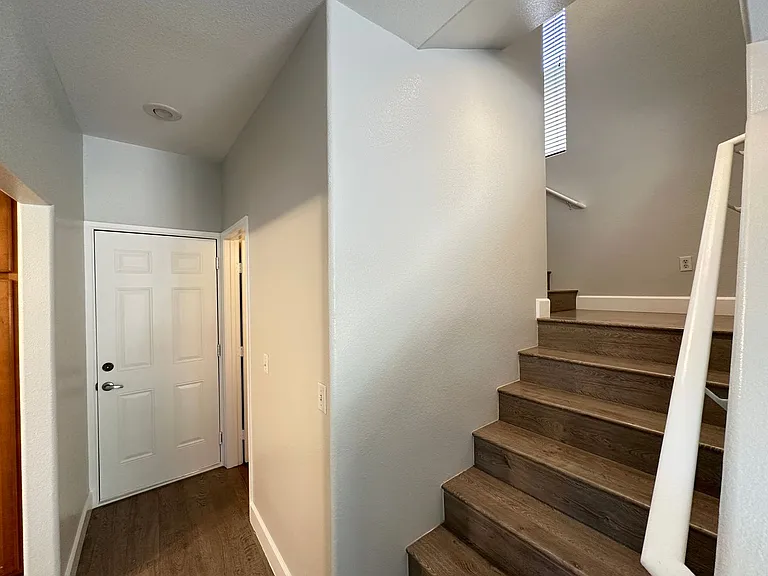 241 Crystal Rose Ct — Photo 8