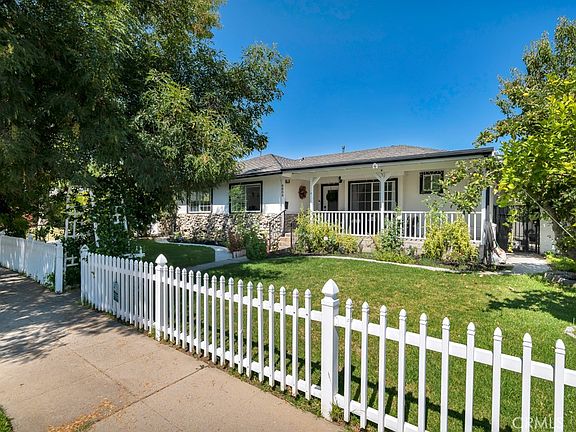 3rd image of 6954 Woodlake Ave