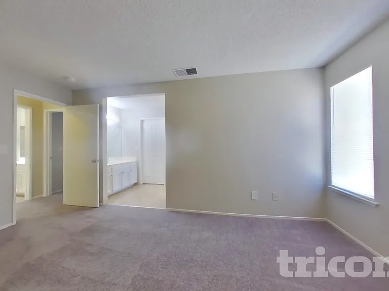 1344 Shaddick Dr — Photo 9