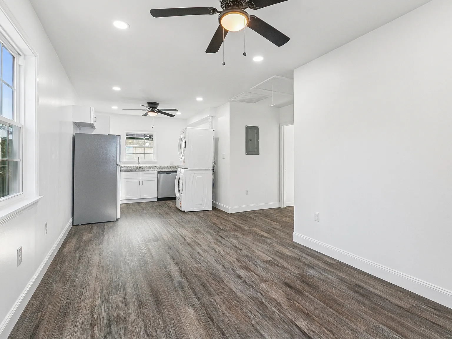 2 bed, 705 sqft, $2,800 — Photo 3