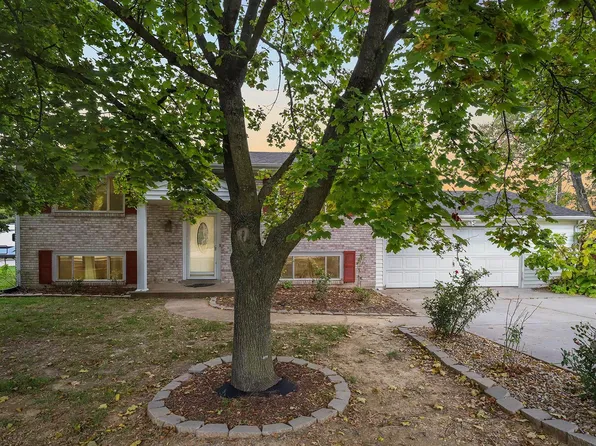 11801 Brookmont Dr, Maryland Heights, MO 63043