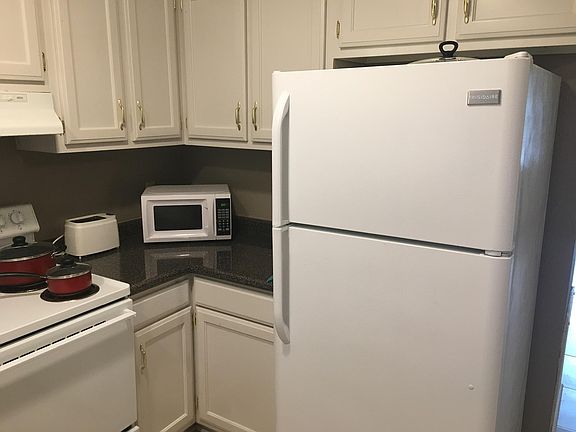 3rd image of 106 Lois St APT 8