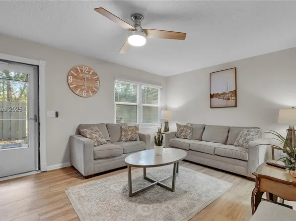 400 Wm Hilton Pkwy APT 104, Hilton Head Island, SC 29926