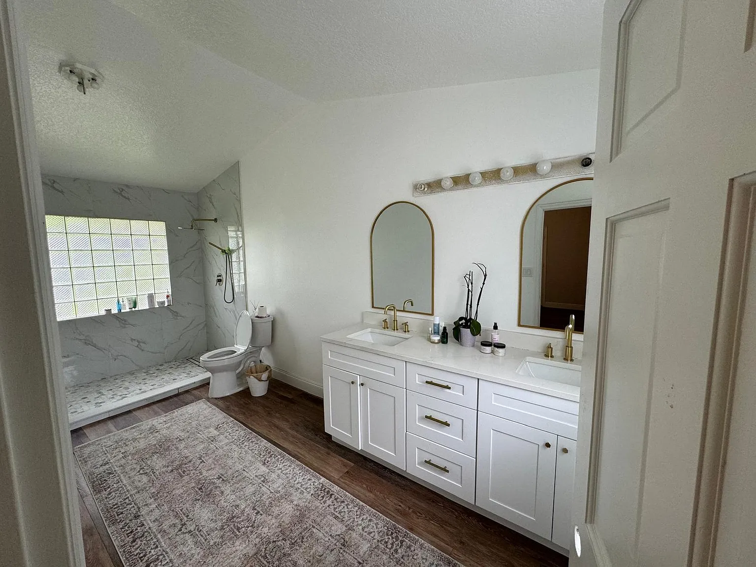 4 bed, 2500 sqft, $2,999 — Photo 4