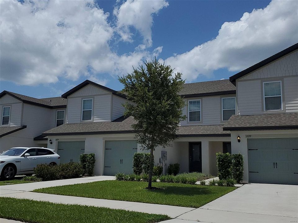 2nd image of 1695 Wynford Cir