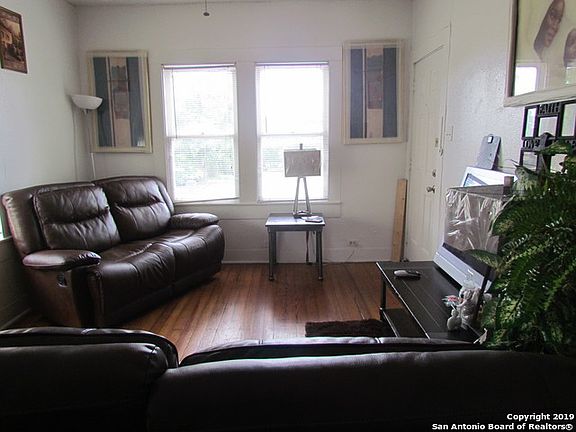 4th image of 2642 E Commerce St