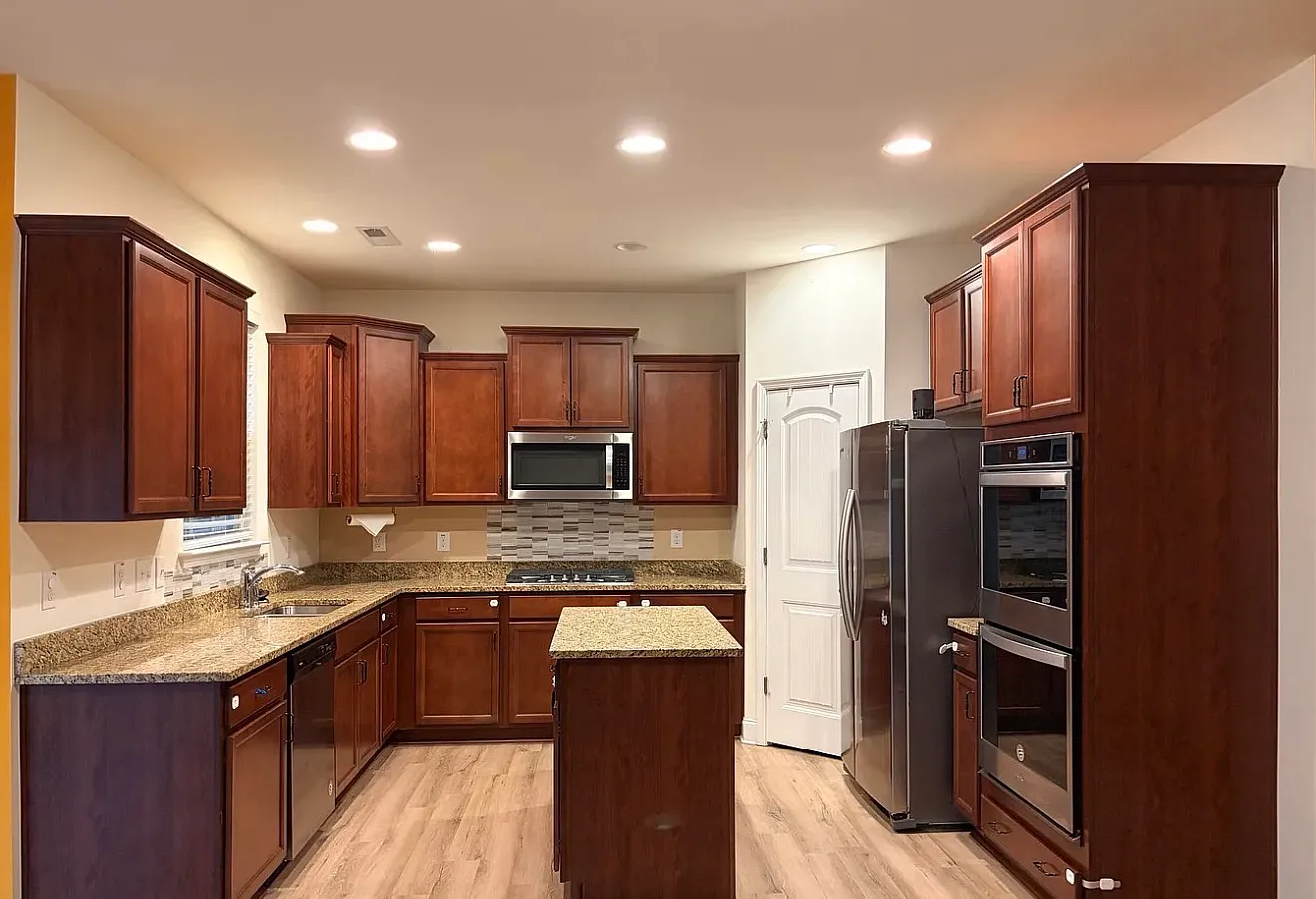 4 bed, 2415 sqft, $900 — Photo 1
