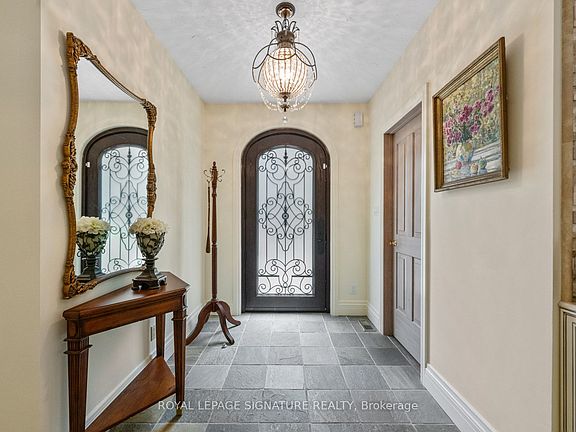 5th image of 30 Kingswood Dr