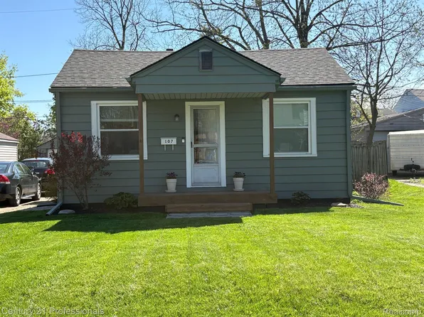 107 S Tilden Ave, Waterford, MI 48328