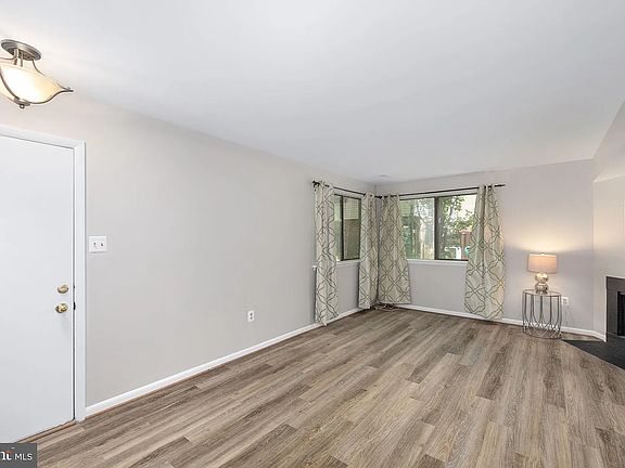 4th image of 10673 Spring Oak Ct
