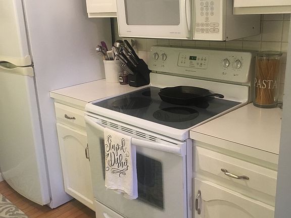 3rd image of 130 Groton Dr APT 1