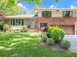 30 Clafford Ln, Melville, NY 11747