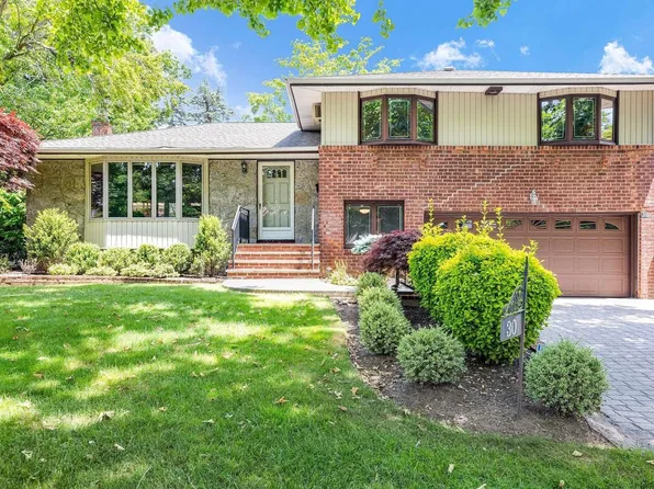 30 Clafford Lane, Melville, NY 11747