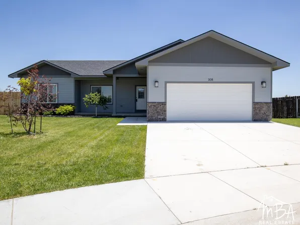 308 Park View Dr, Garden City, KS 67846