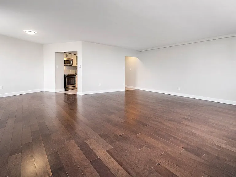 6151 Bathurst St — Photo 6