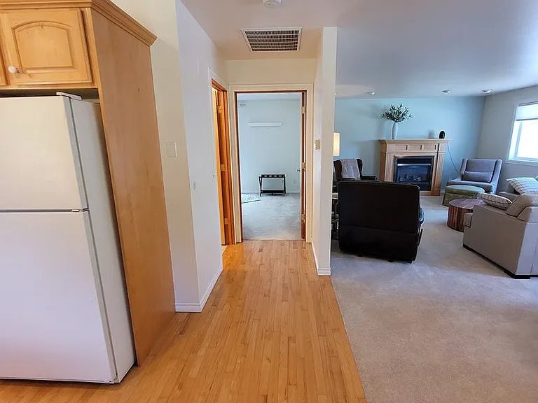 625 1/2 Marine Dr — Photo 16