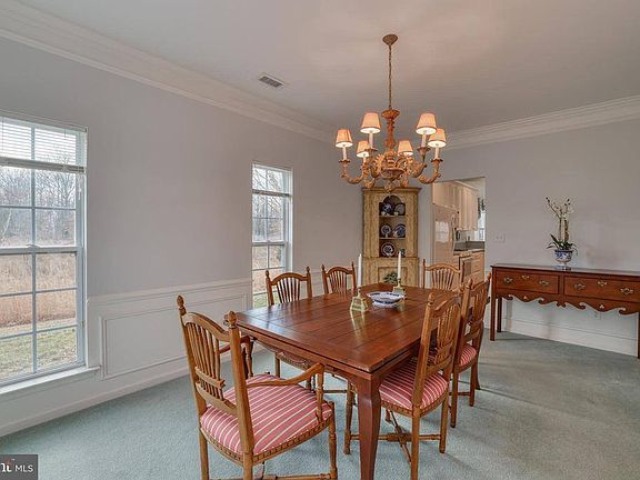 5th image of 15 Buckingham Dr