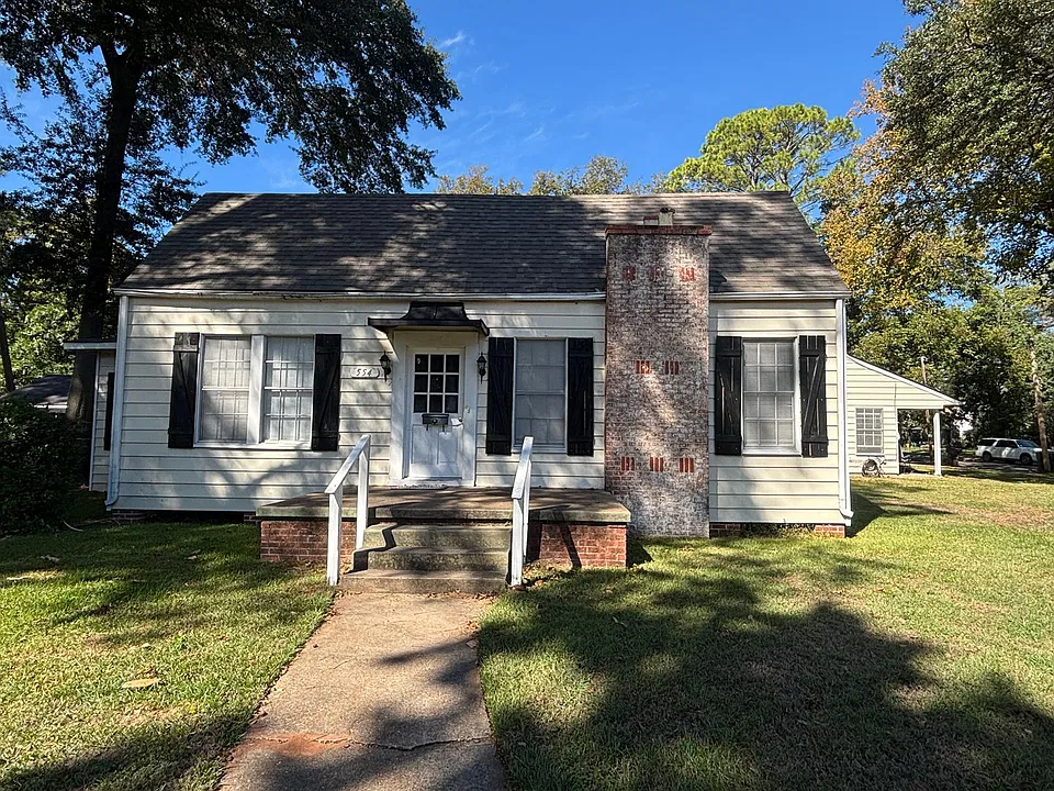 554 Broadmoor Blvd