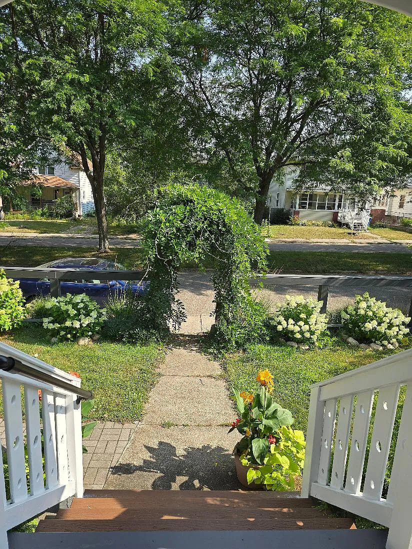 4 bed, 1246 sqft, $2,200 — Photo 3