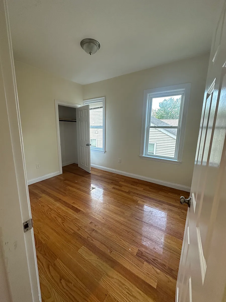 Building Photo - 92 Lucerne St #2