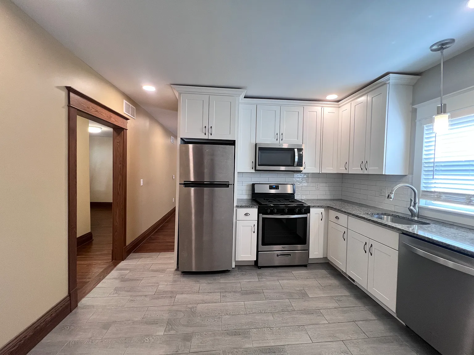 1 bed, 900 sqft, $1,200 — Photo 1