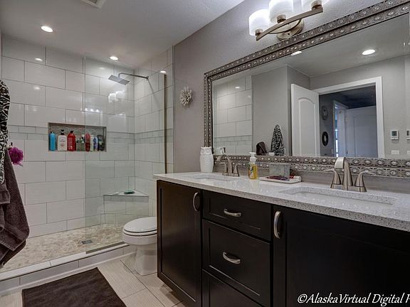 5th image of 9451 Strathmore Dr