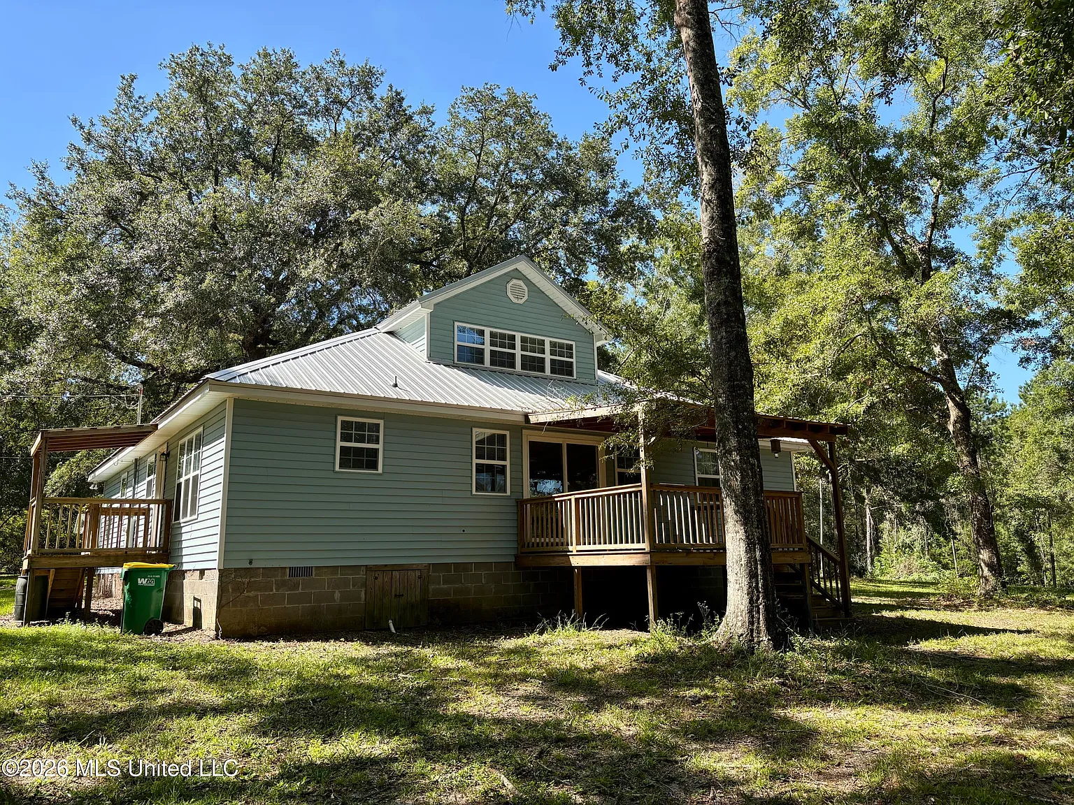 4 bed, 2.0 bath, 1992 sqft, $2,500 — Photo 2