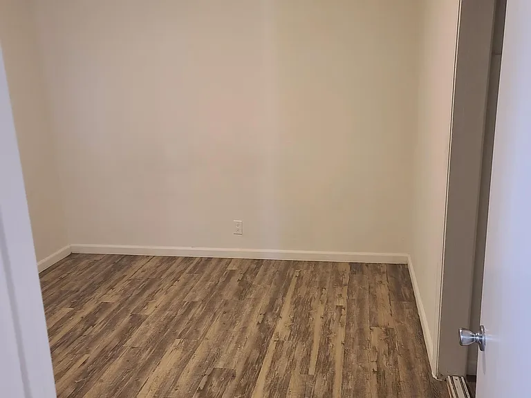 425 S Alexandria Ave — Photo 21