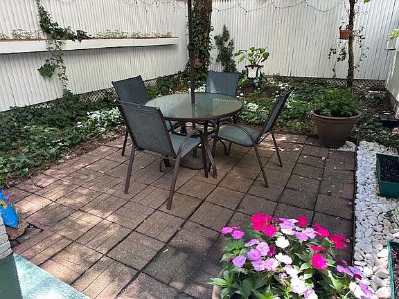 2nd image of 264 W 73rd St #Gnd