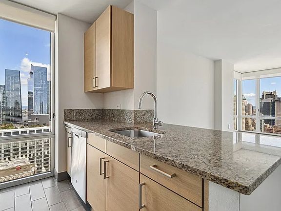 3rd image of 125 W 31st St APT 49F