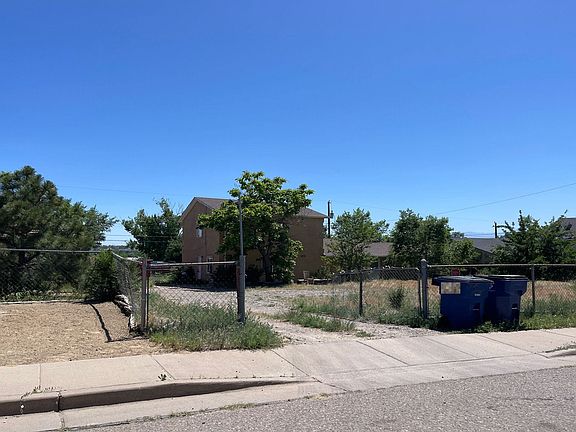 3rd image of 1826 E 2nd St